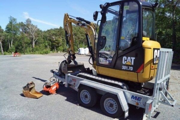2017 CATERPILLAR 301.7D + 3 GODETS + REMORQUE – Image 12