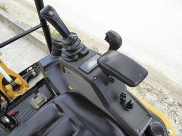 CATERPILLAR 301.7D CR – Image 22