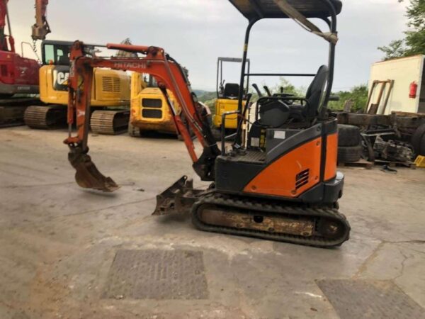 HITACHI ZX17U-2 YLR – Image 21