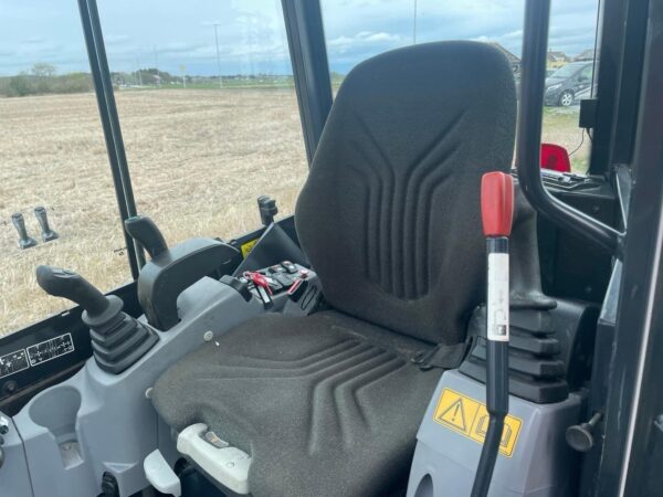 Kubota U27-4 + 3 GODETS+ ATTACHE ROTATIVE INCLINABLE – Image 10