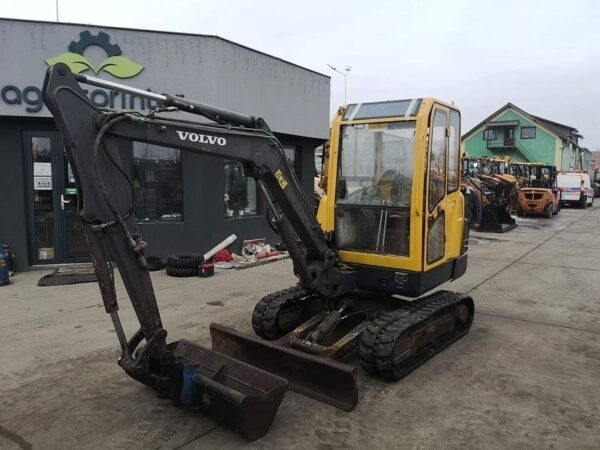 Volvo EC30 – Image 2