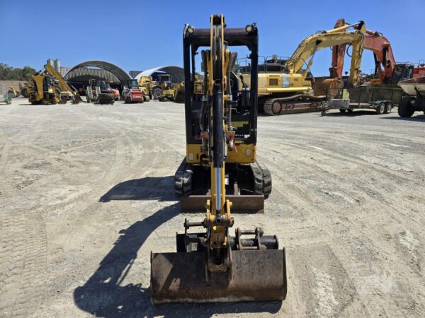 2021 CATERPILLAR 301.7CR + 3 GODETS + REMORQUE – Image 13