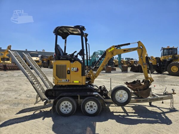 2021 CATERPILLAR 301.7CR + 3 GODETS + REMORQUE – Image 4
